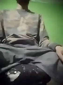 Snapshot of Luckysucks chatting on 11/05/25, 08:09 Luckysucks online show from 11/05/25, 08:09