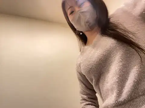 hitomi desu online show from 11/24/25, 02:17