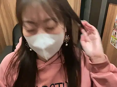 hitomi desu online show from 11/25/25, 02:50