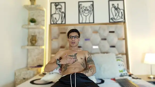 Andrew Haalls online show from 11/30/25, 09:30