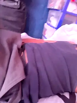 Snapshot of sanz957 chatting on 11/17/25, 08:47 sanz957 online show from 11/17/25, 08:47