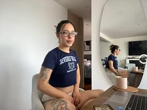 Oceane16  online show from 11/08/25, 08:07