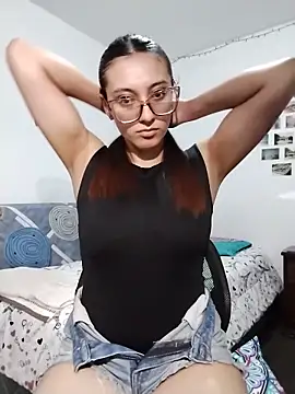 Snapshot of bellastorme04 chatting on 05/15/26, 03:13 bellastorme04 online show from 05/15/26, 03:13