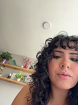 Snapshot of SugarTroubl33 chatting on 11/22/25, 01:43 SugarTroubl33 online show from 11/22/25, 01:43