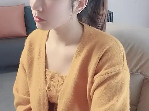 Snapshot of lvy-002 chatting on 12/19/25, 03:02 lvy-002 online show from 12/19/25, 03:02