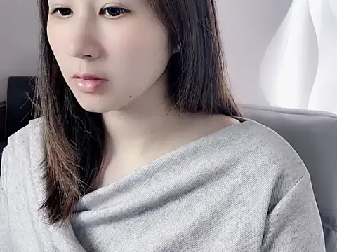 Snapshot of lvy-002 chatting on 03/08/26, 05:00 lvy-002 online show from 03/08/26, 05:00