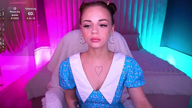 Snapshot of LexxxyJoy chatting on 11/10/25, 06:01 LexxxyJoy online show from 11/10/25, 06:01