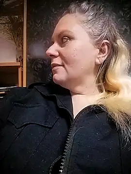 Lana-murr online show from 11/13/25, 07:02