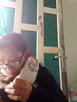 bella-la online show from 12/18/25, 07:03