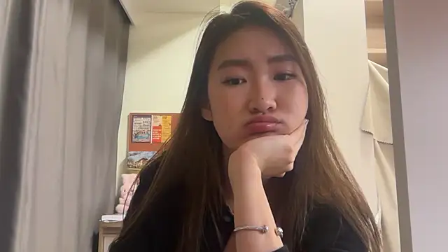 Snapshot of AlishaCheng chatting on 12/21/25, 01:18 AlishaCheng online show from 12/21/25, 01:18
