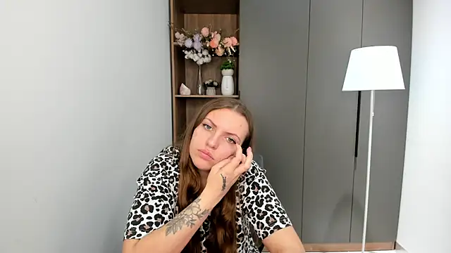 Snapshot of BernitaHaar chatting on 10/29/25, 04:04 BernitaHaar online show from 10/29/25, 04:04