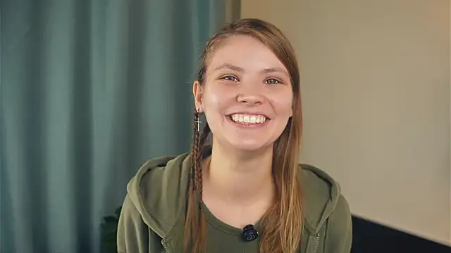 Snapshot of YoshieGradney chatting on 10/28/25, 08:18 YoshieGradney online show from 10/28/25, 08:18