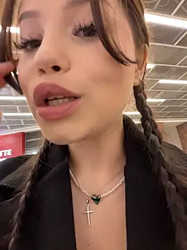 Snapshot of Kissy_Moon chatting on 11/09/25, 03:10 Kissy Moon online show from 11/09/25, 03:10