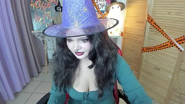 Snapshot of babyyullii chatting on 10/28/25, 08:51 babyyullii online show from 10/28/25, 08:51