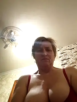 Snapshot of Arabella245 chatting on 11/08/25, 06:40 Arabella245 online show from 11/08/25, 06:40