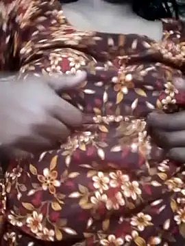 Snapshot of Liza0103 chatting on 10/31/25, 12:50 Liza0103 online show from 10/31/25, 12:50