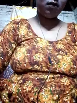 Snapshot of Liza0103 chatting on 11/01/25, 03:14 Liza0103 online show from 11/01/25, 03:14