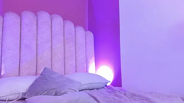 mia jagger online show from 02/12/26, 08:26