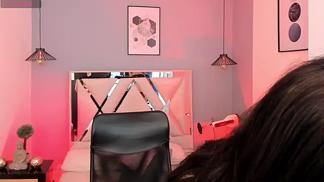 mia jagger online show from 04/22/26, 08:32