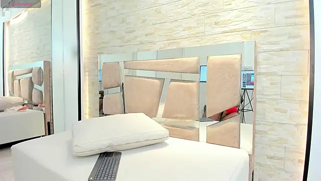 sheinny brown online show from 11/26/25, 07:04