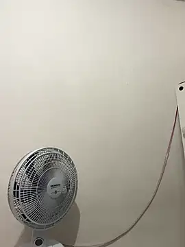 Snapshot of morenahhwy chatting on 11/04/25, 02:10 morenahhwy online show from 11/04/25, 02:10