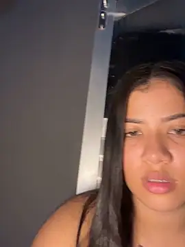 Snapshot of morenahhwy chatting on 11/22/25, 01:48 morenahhwy online show from 11/22/25, 01:48