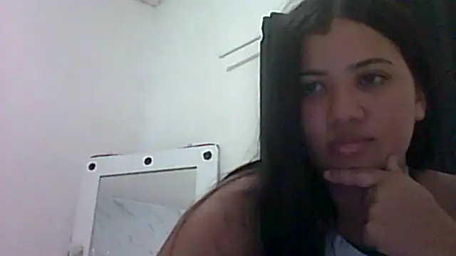 Snapshot of morenahhwy chatting on 11/26/25, 12:11 morenahhwy online show from 11/26/25, 12:11