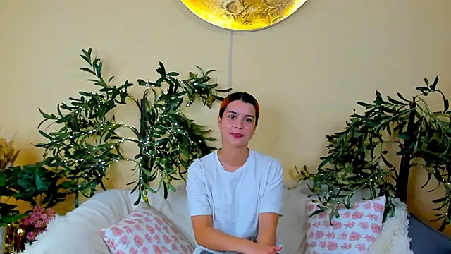 Snapshot of SharieTenuta chatting on 10/29/25, 10:06 SharieTenuta online show from 10/29/25, 10:06