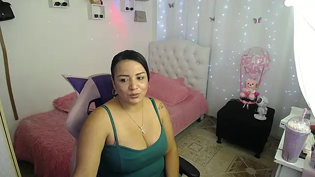 karitomyler   online show from 11/12/25, 04:40