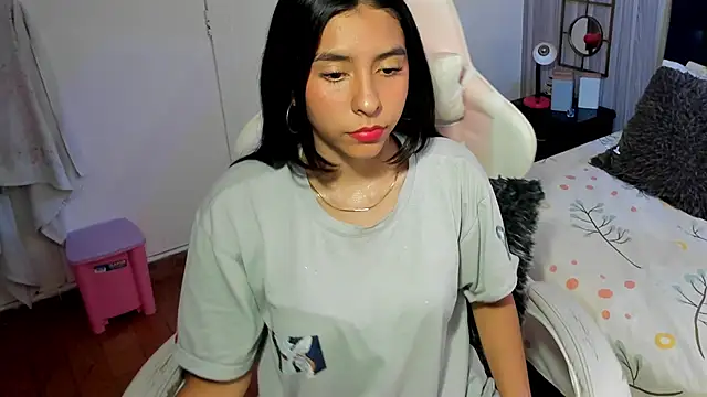 Snapshot of shirley_sweet_ chatting on 10/31/25, 07:48 shirley sweet online show from 10/31/25, 07:48