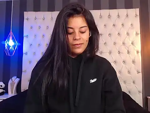 Camile Petite online show from 11/05/25, 07:36