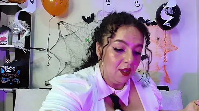 Snapshot of Natasha_Amber chatting on 10/31/25, 03:02 Natasha Amber online show from 10/31/25, 03:02