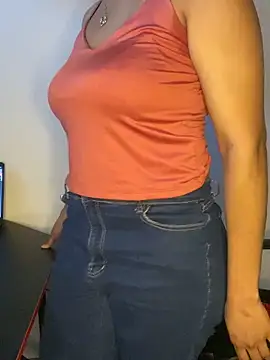 Snapshot of Lisa_Najdi chatting on 10/27/25, 10:25 Lisa Najdi online show from 10/27/25, 10:25