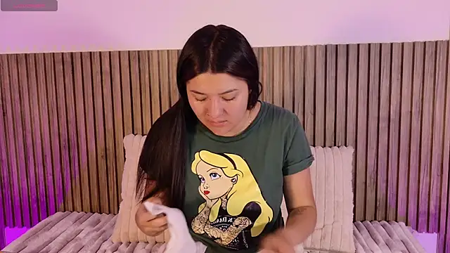 Snapshot of Maddy69a__ chatting on 10/31/25, 03:57 Maddy69a   online show from 10/31/25, 03:57