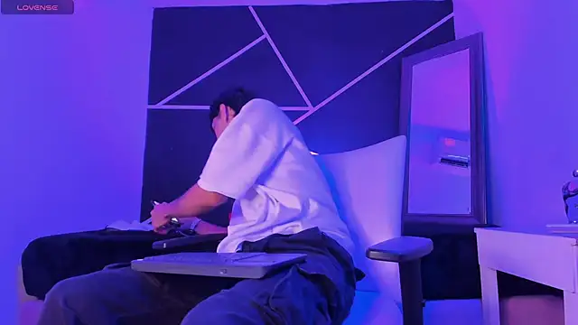 Snapshot of LIAM_STONNE_ chatting on 10/31/25, 08:21 LIAM STONNE  online show from 10/31/25, 08:21