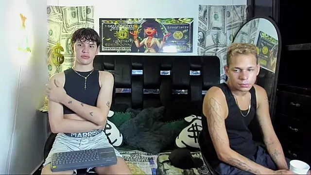 Snapshot of Magic_Duo chatting on 10/31/25, 11:33 Magic Duo online show from 10/31/25, 11:33