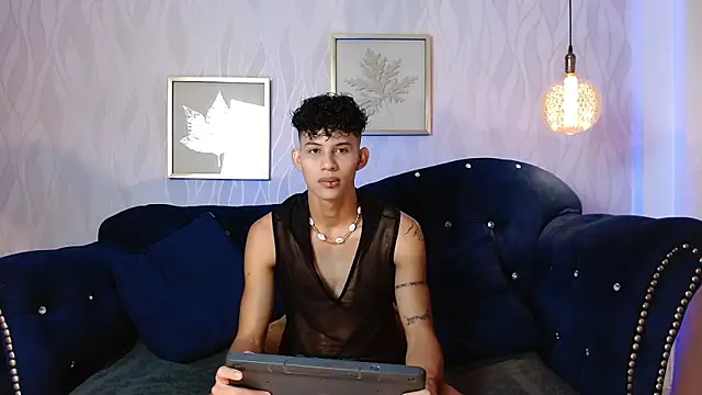 KamiSuarez online show from 11/03/25, 01:23