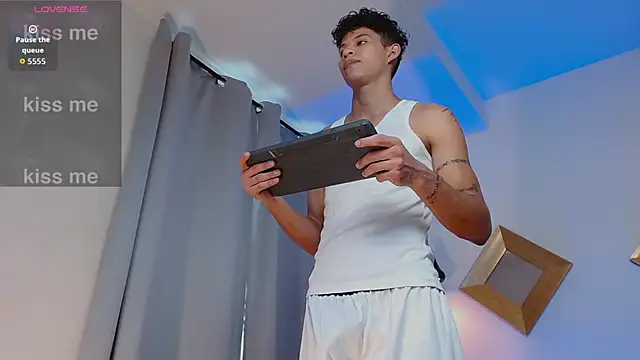 KamiSuarez online show from 02/05/26, 06:23