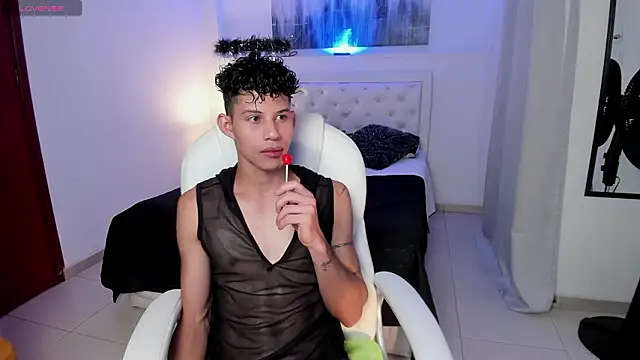 KamiSuarez online show from 02/25/26, 06:39