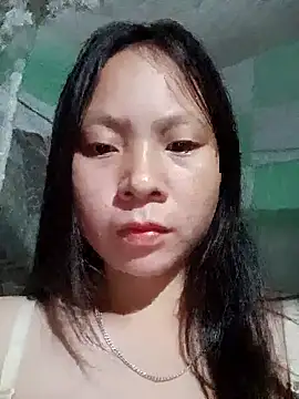 Snapshot of bebe-bae chatting on 10/31/25, 12:28 bebe-bae online show from 10/31/25, 12:28