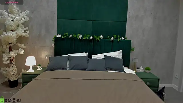 Melanie Ryer online show from 11/28/25, 12:57