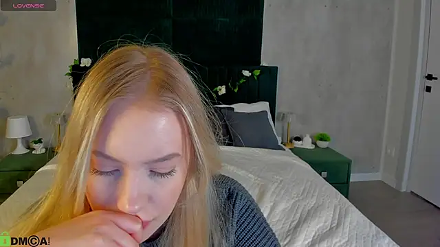 Melanie Ryer online show from 12/04/25, 01:04