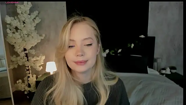 Melanie Ryer online show from 12/14/25, 12:27