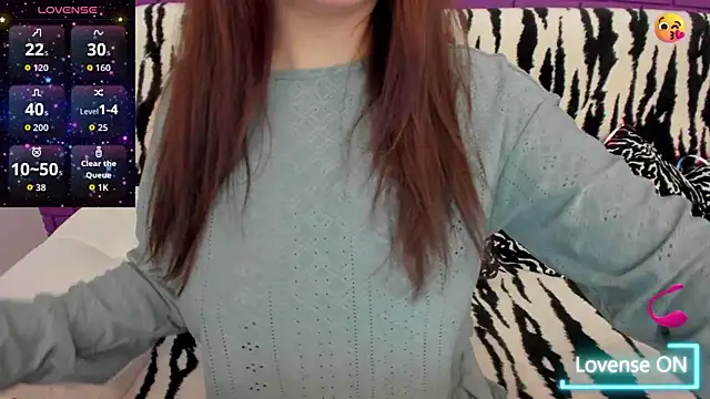 Snapshot of GlowMimi chatting on 11/11/25, 08:42 GlowMimi online show from 11/11/25, 08:42