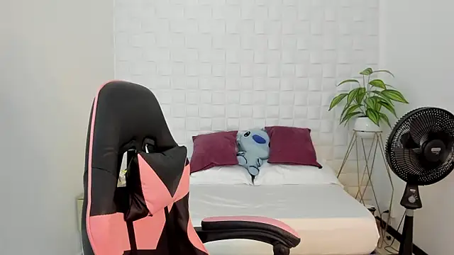 victoria 243 online show from 02/15/26, 08:13