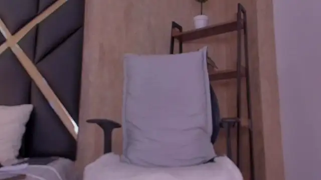 jackfoden01 online show from 10/31/25, 04:02