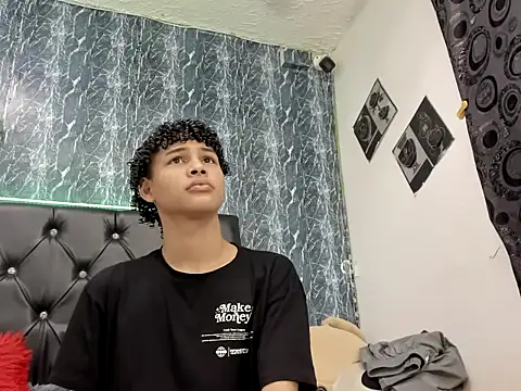 Snapshot of matewhottx18 chatting on 11/03/25, 03:02 matewhottx18 online show from 11/03/25, 03:02