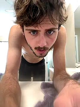 Snapshot of mattcumsquik chatting on 10/31/25, 06:31 mattcumsquik online show from 10/31/25, 06:31