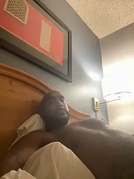 Snapshot of bigblackcock101 chatting on 10/30/25, 04:47 bigblackcock101 online show from 10/30/25, 04:47