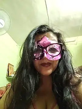 Snapshot of LOVE__RANI chatting on 06/19/26, 07:56 LOVE RANI online show from 06/19/26, 07:56